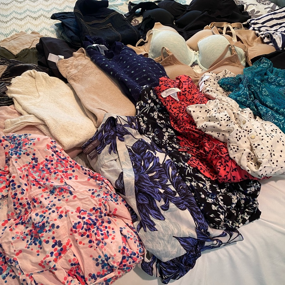 Ssmall maternity bundle pack. Sweaters, tunics, jeans, leggings, bras.